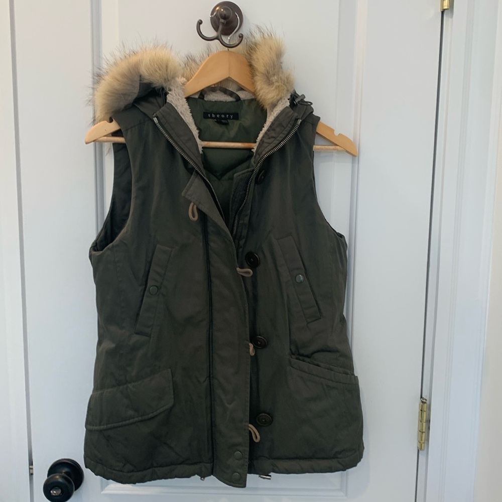 Theory vest
